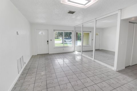 House in Boca Raton, Florida 3 bedrooms, 186.83 sq.m. № 2365728 - photo 5