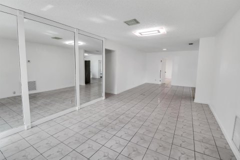 House in Boca Raton, Florida 3 bedrooms, 186.83 sq.m. № 2365728 - photo 4