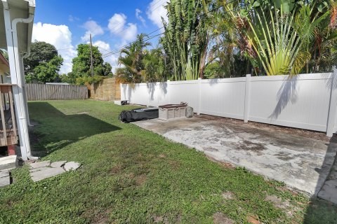 House in Boca Raton, Florida 3 bedrooms, 186.83 sq.m. № 2365728 - photo 29