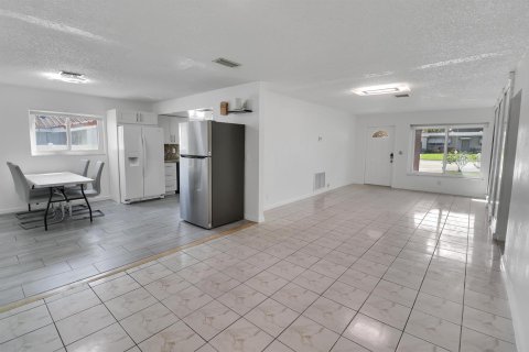House in Boca Raton, Florida 3 bedrooms, 186.83 sq.m. № 2365728 - photo 8