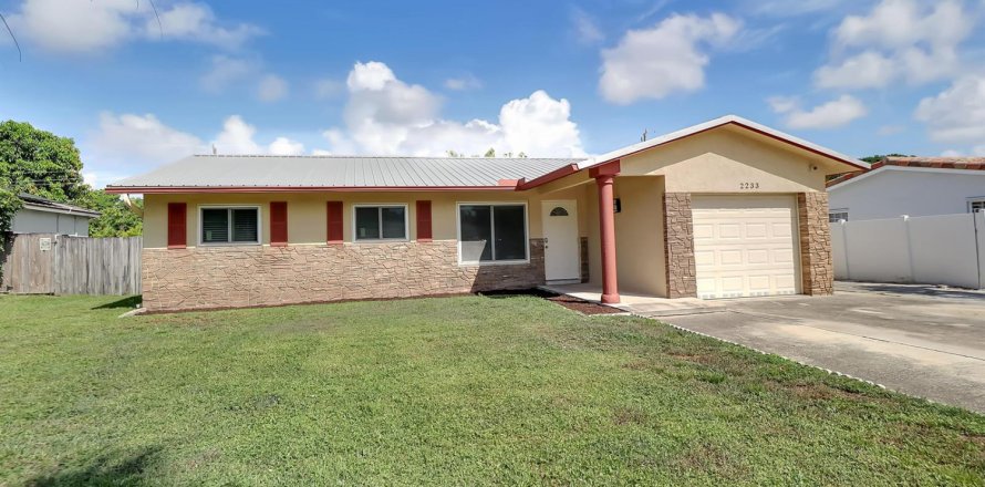 House in Boca Raton, Florida 3 bedrooms, 186.83 sq.m. № 2365728