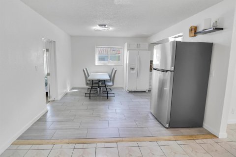 House in Boca Raton, Florida 3 bedrooms, 186.83 sq.m. № 2365728 - photo 9