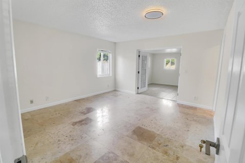 House in Boca Raton, Florida 3 bedrooms, 186.83 sq.m. № 2365728 - photo 14