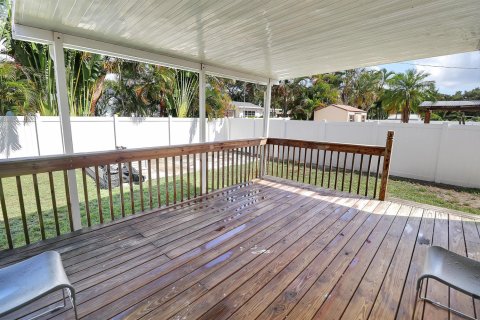House in Boca Raton, Florida 3 bedrooms, 186.83 sq.m. № 2365728 - photo 28