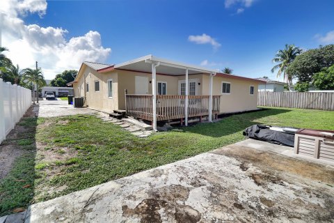 House in Boca Raton, Florida 3 bedrooms, 186.83 sq.m. № 2365728 - photo 30