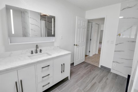 House in Boca Raton, Florida 3 bedrooms, 186.83 sq.m. № 2365728 - photo 25