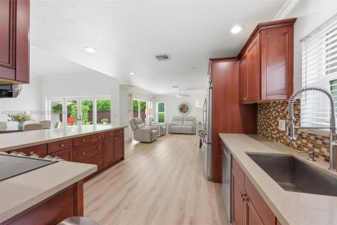 Villa ou maison à vendre à Sunrise, Floride: 3 chambres, 169.27 m2 № 2077598 - photo 11