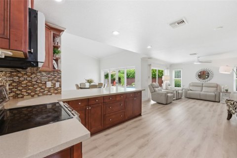 Villa ou maison à vendre à Sunrise, Floride: 3 chambres, 169.27 m2 № 2077598 - photo 12