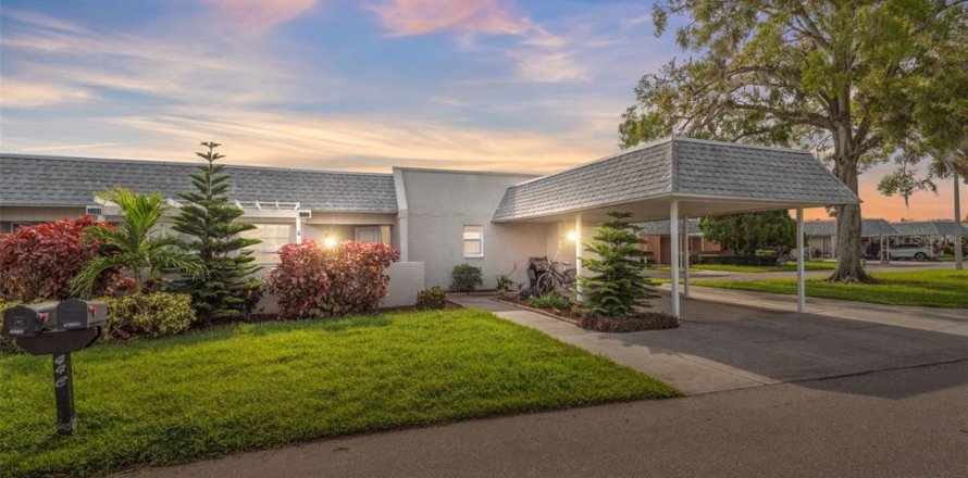 Condo in New Port Richey, Florida, 2 bedrooms № 1424961