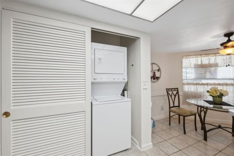 Condo in New Port Richey, Florida, 2 bedrooms  № 1424961 - photo 21