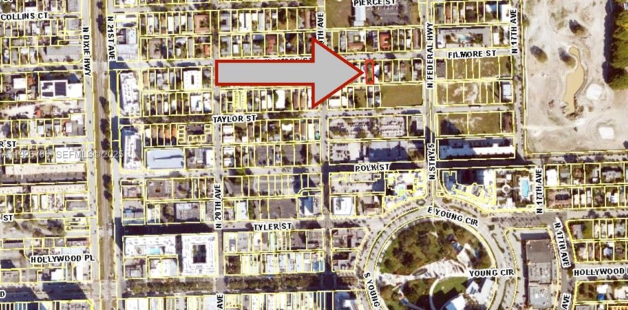 House in Hollywood, Florida 2 bedrooms, 80.64 sq.m. № 2039396