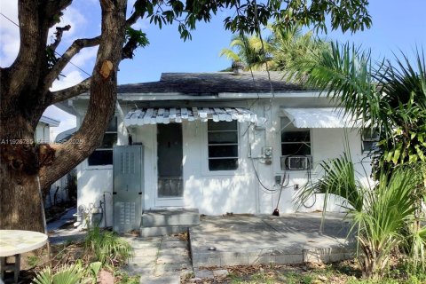House in Hollywood, Florida 2 bedrooms, 80.64 sq.m. № 2039396 - photo 4