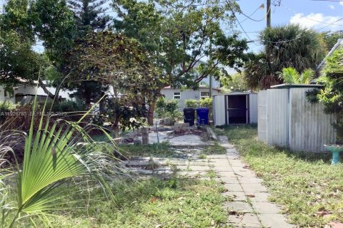 House in Hollywood, Florida 2 bedrooms, 80.64 sq.m. № 2039396 - photo 3