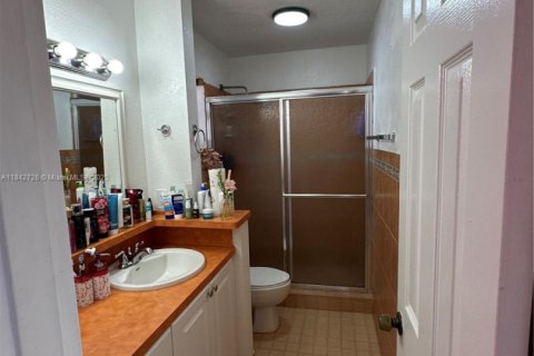 Casa en venta en Hialeah, Florida, 3 dormitorios, 175.59 m2 № 1836192 - foto 11