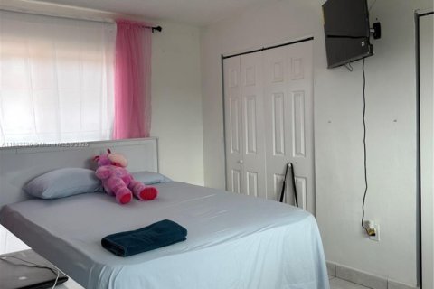 Casa en venta en Hialeah, Florida, 3 dormitorios, 175.59 m2 № 1836192 - foto 8