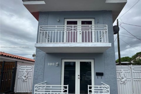 Casa en venta en Hialeah, Florida, 3 dormitorios, 175.59 m2 № 1836192 - foto 1