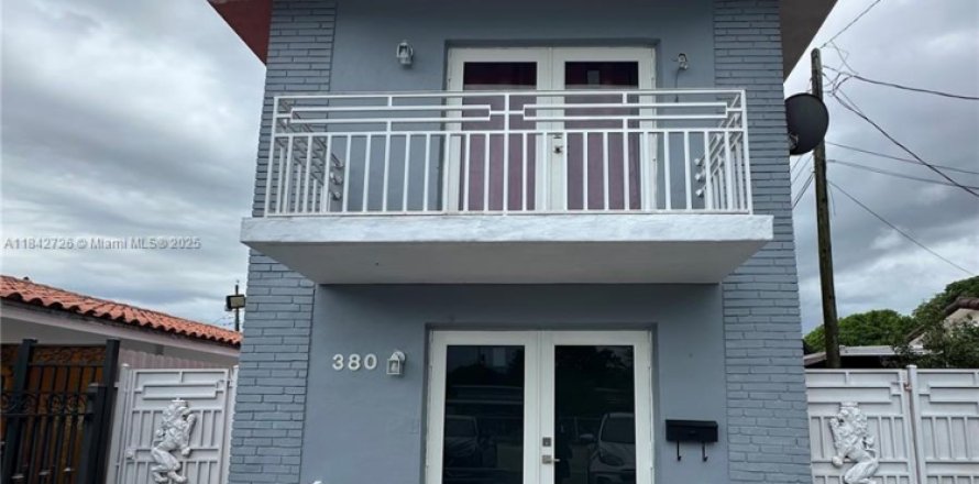 Casa en Hialeah, Florida 3 dormitorios, 175.59 m2 № 1836192