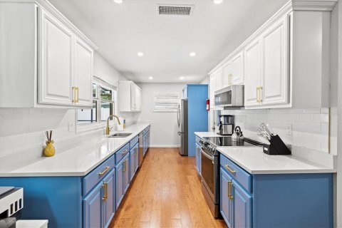 Villa ou maison à louer à Sarasota, Floride: 3 chambres, 134.15 m2 № 1253456 - photo 2