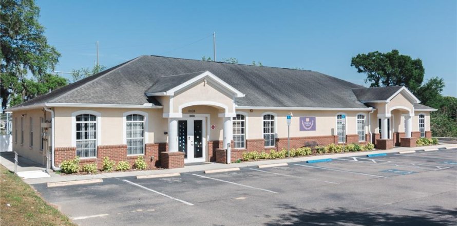 Immobilier commercial à Zephyrhills, Floride 418.06 m2 № 1724804