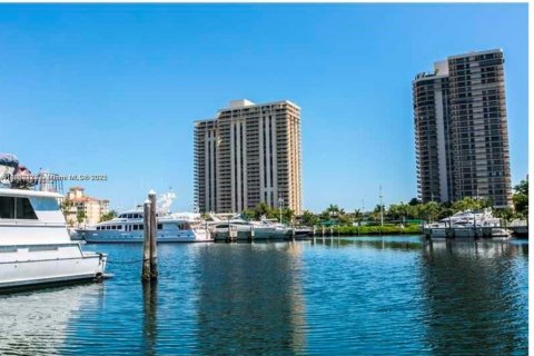 Copropriété à vendre à Aventura, Floride: 2 chambres, 109.62 m2 № 1930806 - photo 14