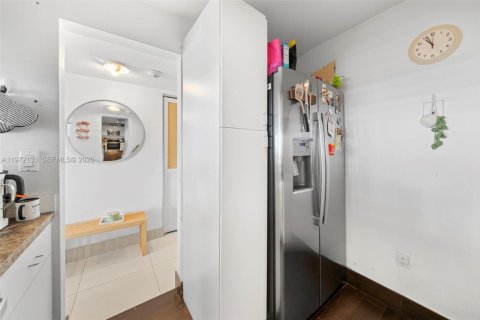 Condo in Miami, Florida, 1 bedroom  № 2042720 - photo 15