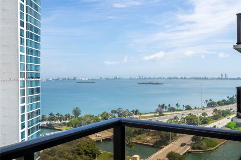 Condo in Miami, Florida, 1 bedroom  № 2042720 - photo 2