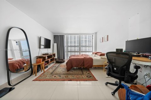 Condo in Miami, Florida, 1 bedroom  № 2042720 - photo 17