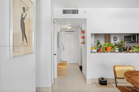 Condo in Miami, Florida, 1 bedroom  № 2042720 - photo 12