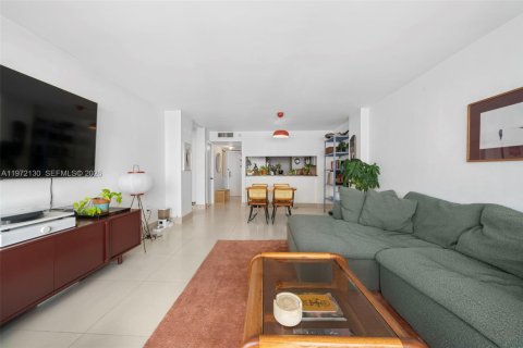 Condo in Miami, Florida, 1 bedroom  № 2042720 - photo 10