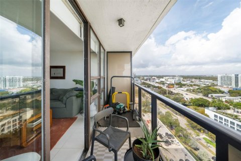 Condo in Miami, Florida, 1 bedroom  № 2042720 - photo 23