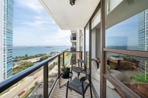 Condo in Miami, Florida, 1 bedroom  № 2042720 - photo 3