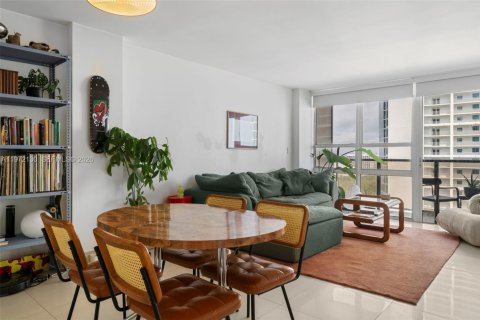 Condo in Miami, Florida, 1 bedroom  № 2042720 - photo 6