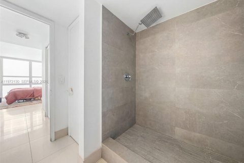 Condo in Miami, Florida, 1 bedroom  № 2042720 - photo 21