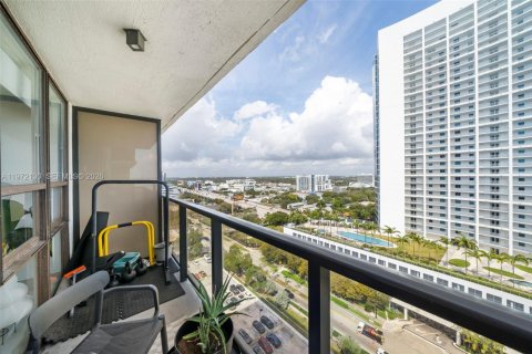 Condo in Miami, Florida, 1 bedroom  № 2042720 - photo 24