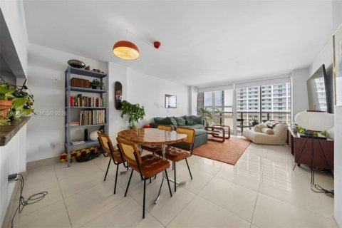 Condo in Miami, Florida, 1 bedroom  № 2042720 - photo 5