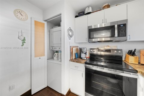 Condo in Miami, Florida, 1 bedroom  № 2042720 - photo 14