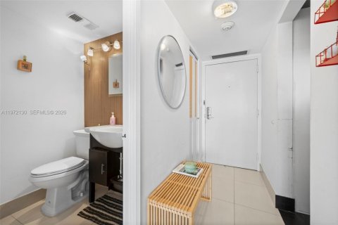 Condo in Miami, Florida, 1 bedroom  № 2042720 - photo 16