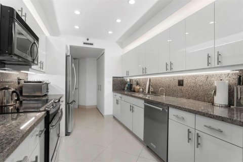 Condo in Aventura, Florida, 2 bedrooms  № 1874842 - photo 10