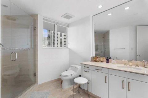 Condo in Aventura, Florida, 2 bedrooms  № 1874842 - photo 28
