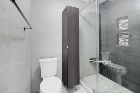 House in Miami, Florida 3 bedrooms, 123.19 sq.m. № 1989680 - photo 26