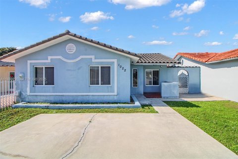 House in Miami, Florida 3 bedrooms, 123.19 sq.m. № 1989680 - photo 6