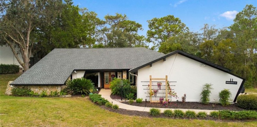 House in Homosassa, Florida 3 bedrooms, 274.8 sq.m. № 2400378
