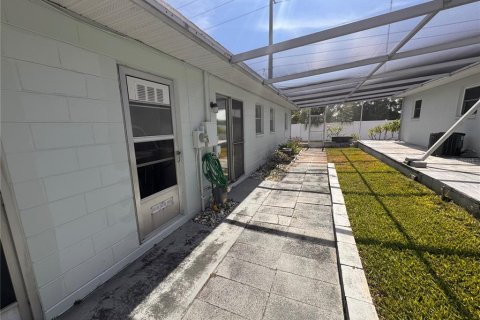House in Seminole, Florida 2 bedrooms, 78.04 sq.m. № 2198249 - photo 12