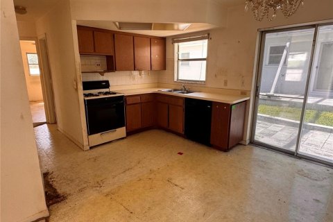 House in Seminole, Florida 2 bedrooms, 78.04 sq.m. № 2198249 - photo 5