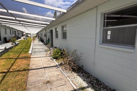 House in Seminole, Florida 2 bedrooms, 78.04 sq.m. № 2198249 - photo 13
