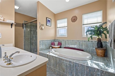 House in Hernando Beach, Florida 3 bedrooms, 190.45 sq.m. № 1719565 - photo 24