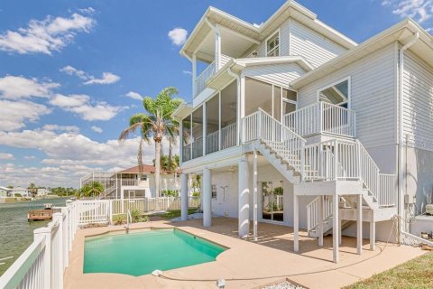 House in Hernando Beach, Florida 3 bedrooms, 190.45 sq.m. № 1719565 - photo 3