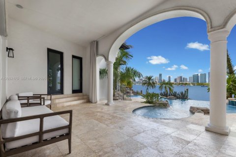 House in Miami Beach, Florida 5 bedrooms, 565.77 sq.m. № 2067935 - photo 24