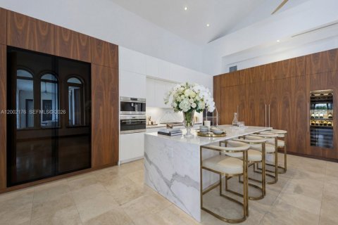House in Miami Beach, Florida 5 bedrooms, 565.77 sq.m. № 2067935 - photo 9