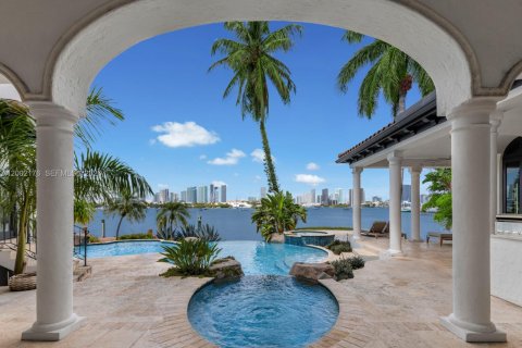 House in Miami Beach, Florida 5 bedrooms, 565.77 sq.m. № 2067935 - photo 25